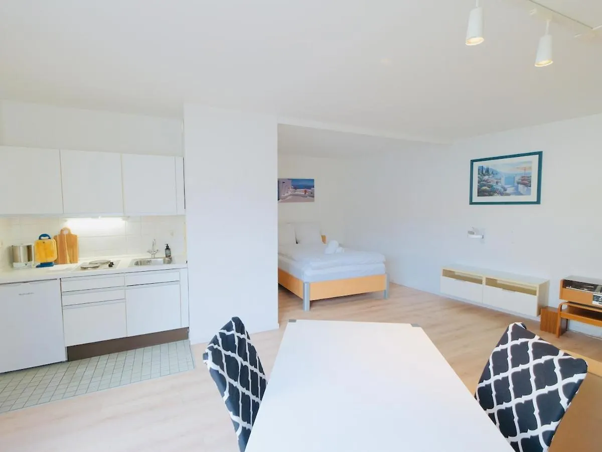 City Apartment With Balcony, Elevator, Turntable Hannover Tyskland